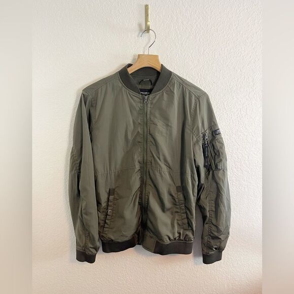 Pull&Bear military green Bomber Jacket. Medium - Picture 3 of 10
